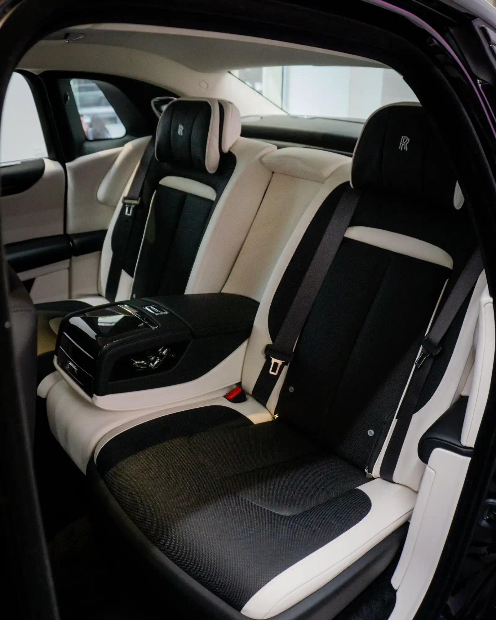 Rolls-Royce Ghost Black Badge Image 11