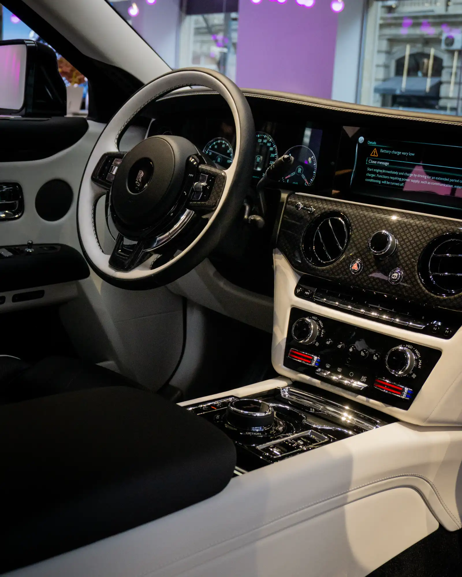 Rolls-Royce Ghost Black Badge Image 15