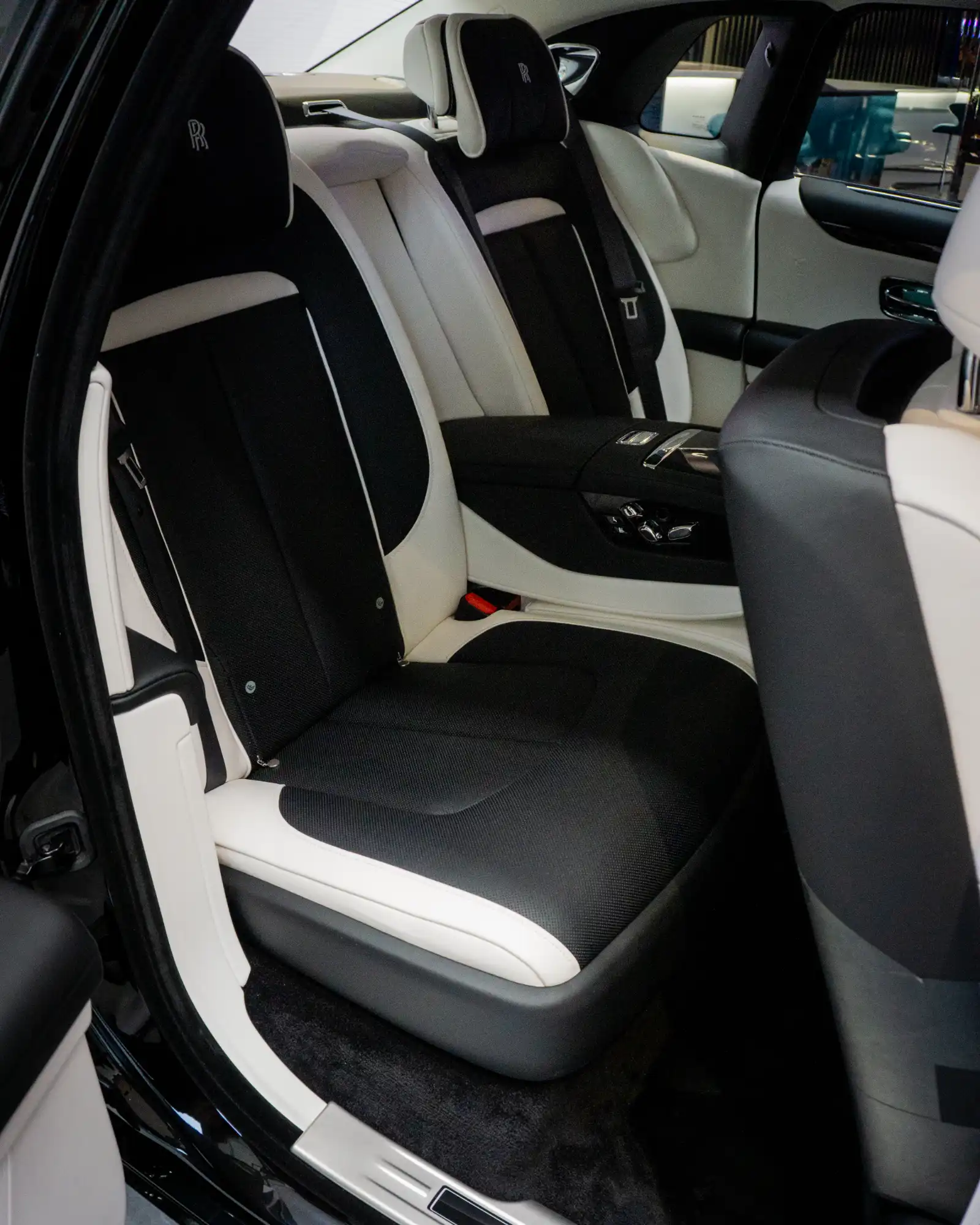 Rolls-Royce Ghost Black Badge Image 16