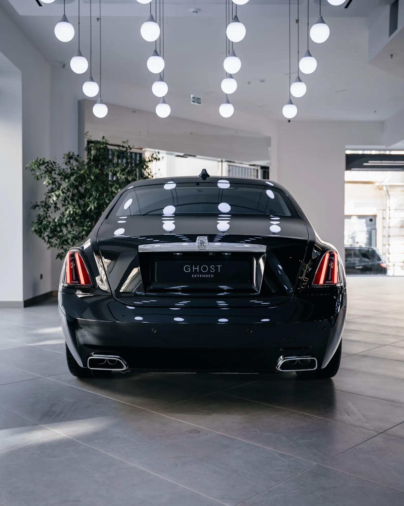 Rolls-Royce Ghost Extended Profile