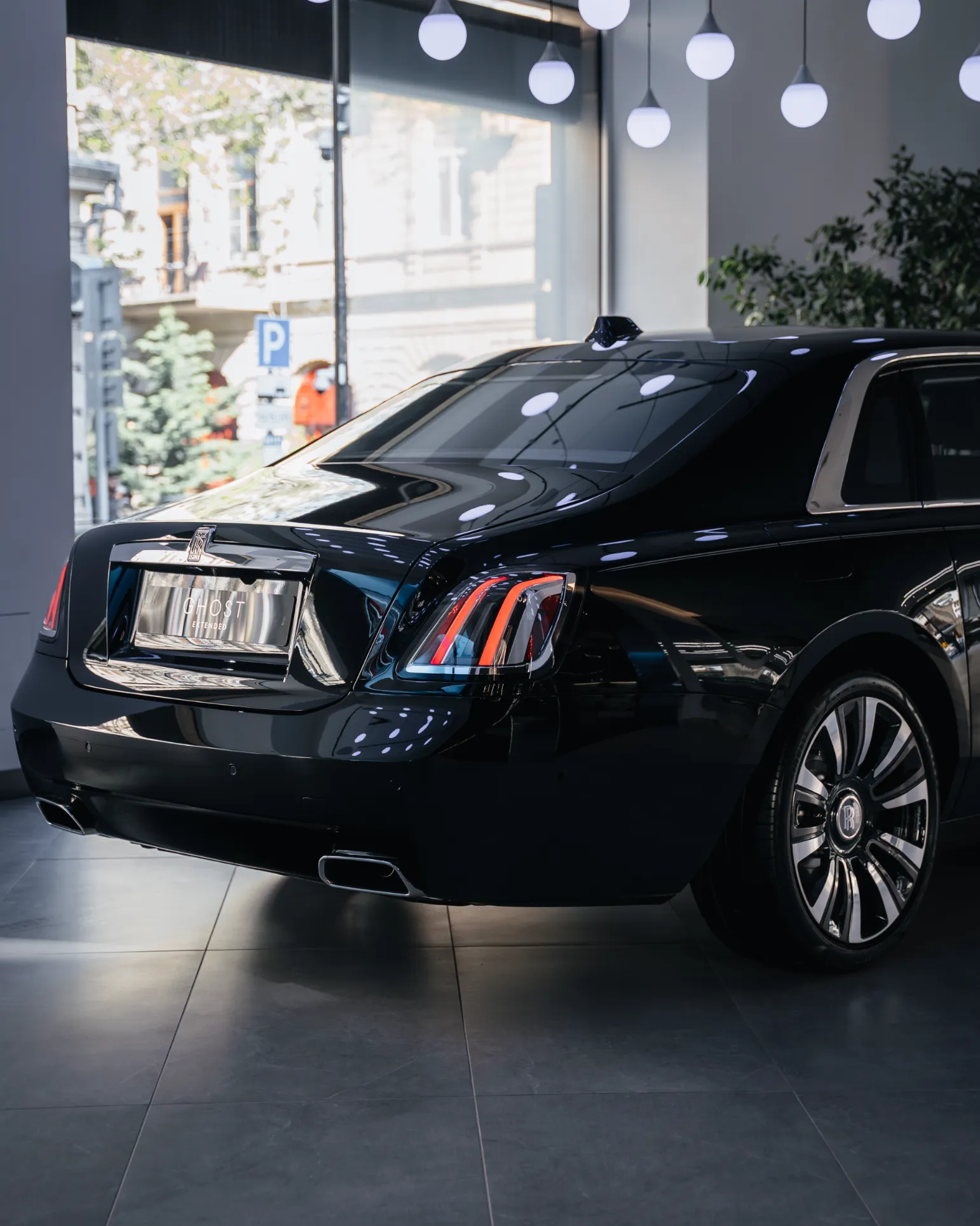 Rolls-Royce Ghost Extended Profile