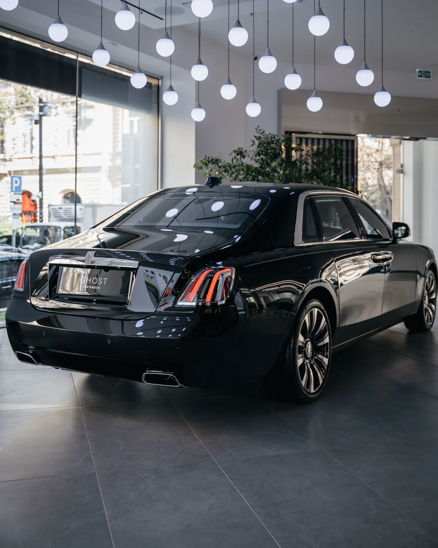 Rolls-Royce Ghost Extended Profile