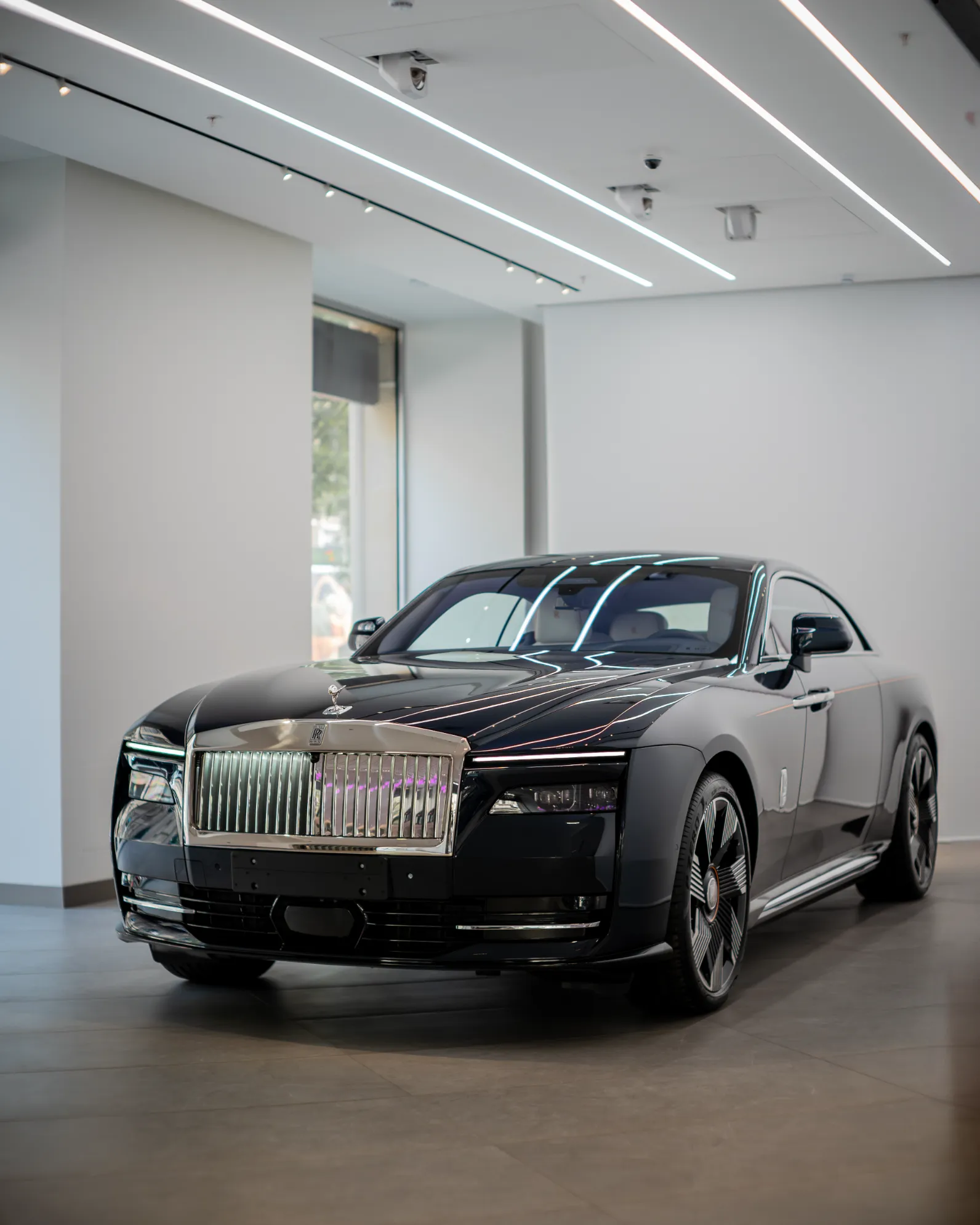 Rolls-Royce Spectre Front Three Quarter View - Baku Dreams