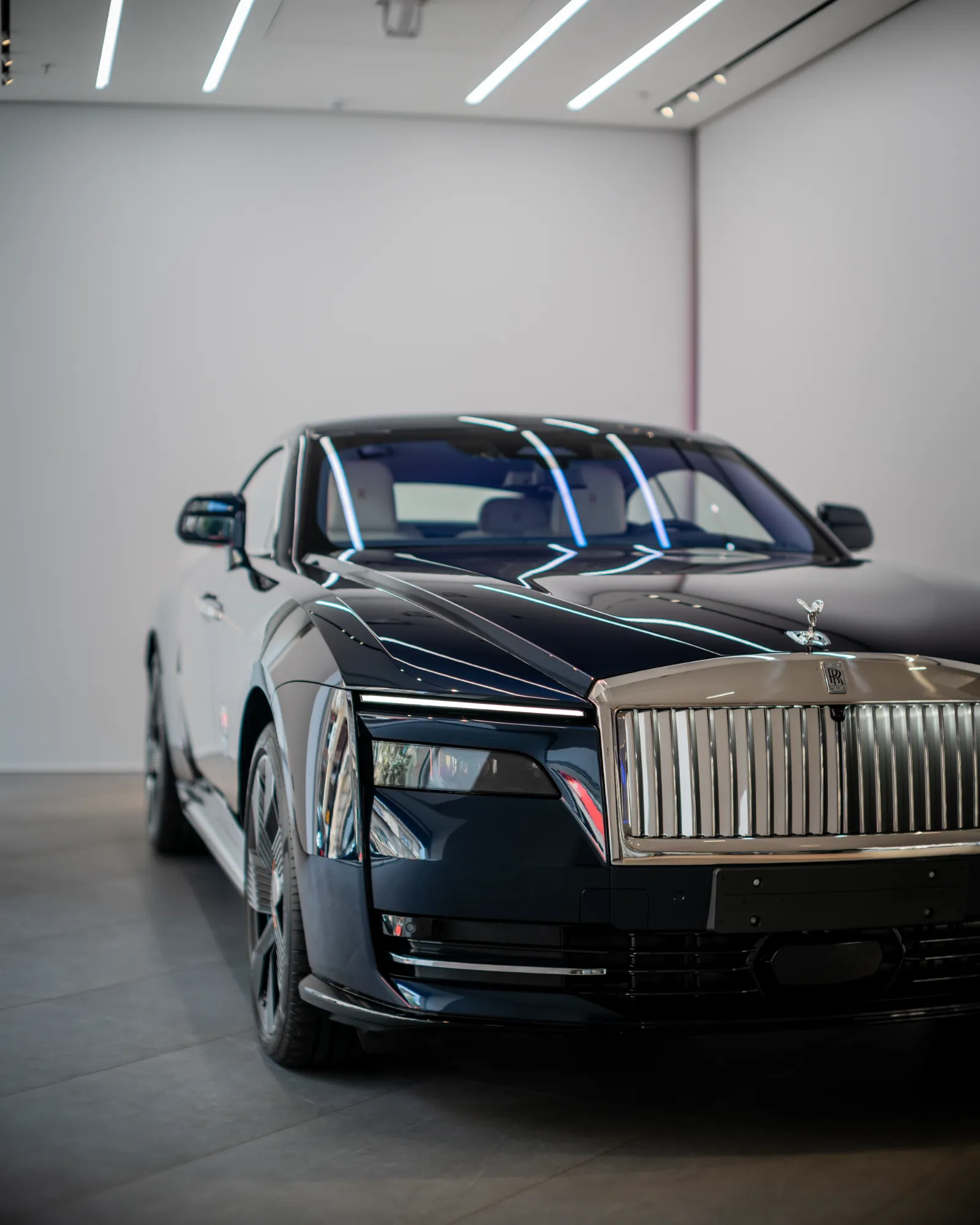 Rolls-Royce Spectre Side Profile View - Baku Dreams