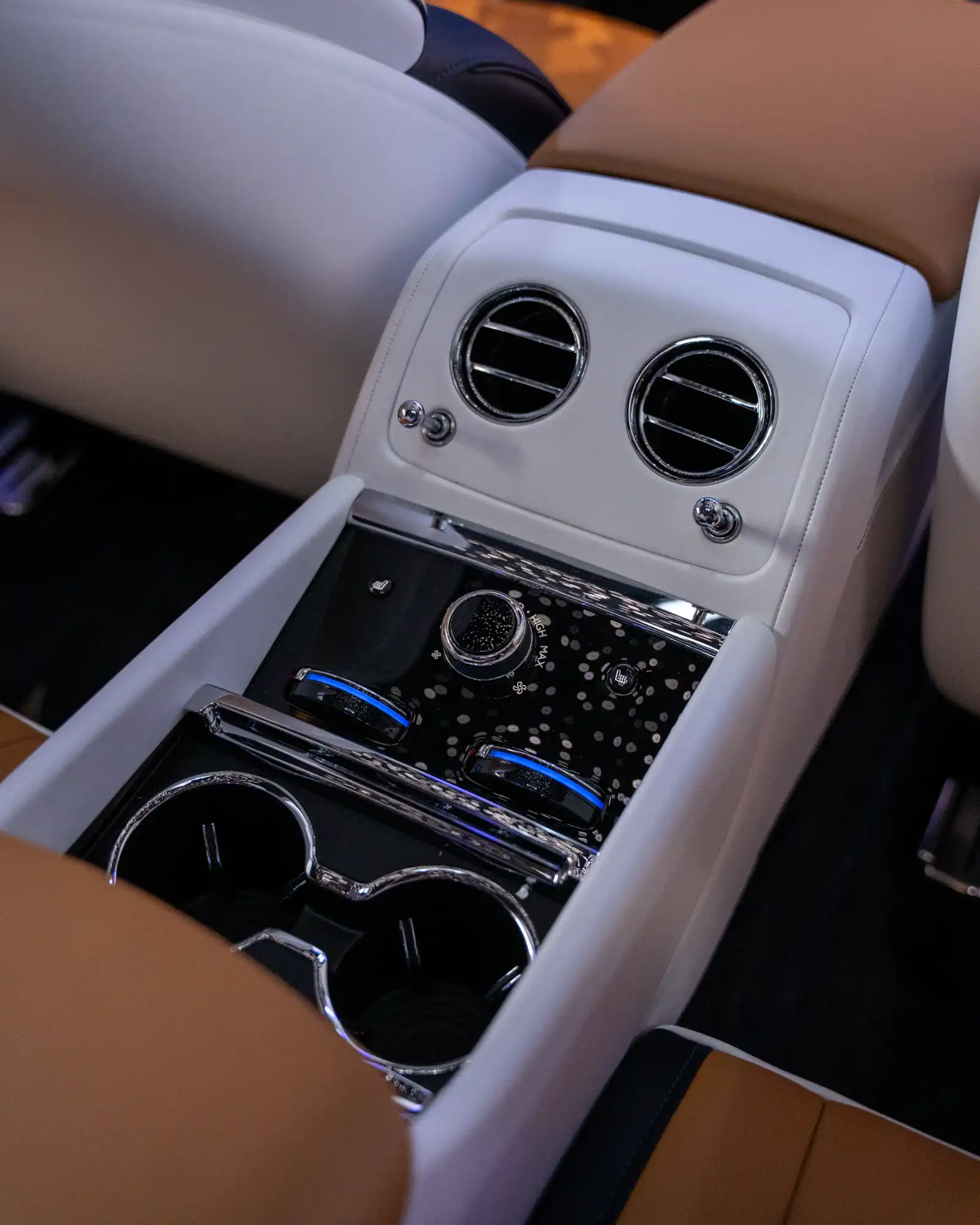 Rolls-Royce Spectre Image 13