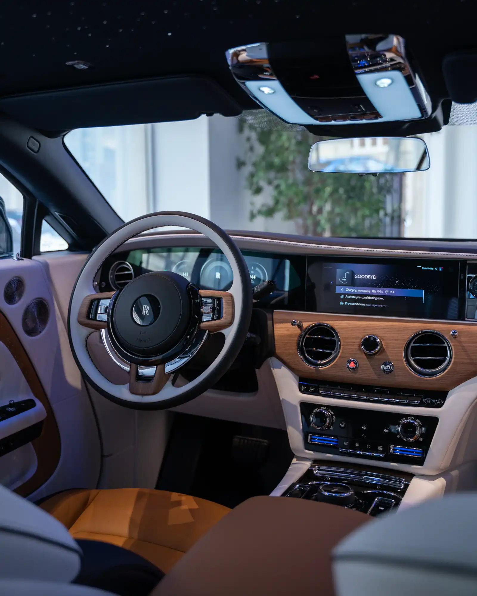 Rolls-Royce Spectre Image 14