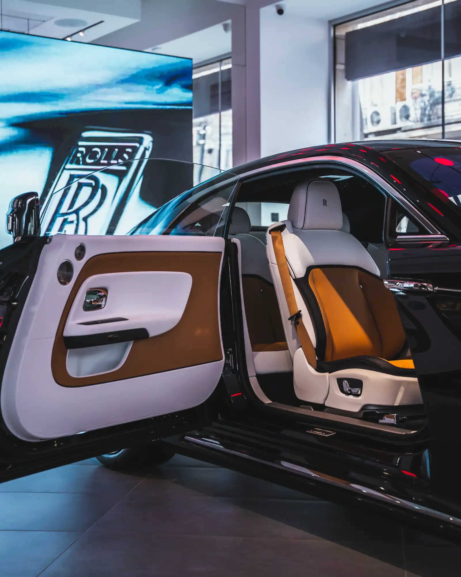 Rolls-Royce Spectre Image 16